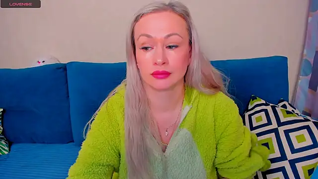 EllenMoore online show from 10/26/25, 03:12