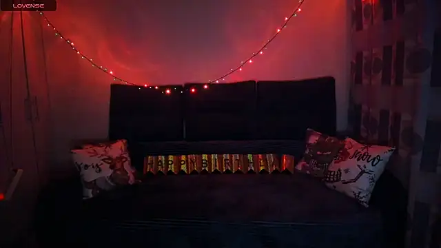 EllenMoore online show from 12/15/25, 03:11