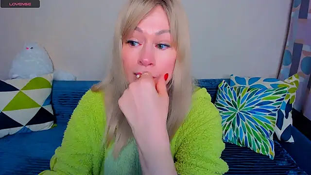 EllenMoore online show from 04/05/26, 03:04