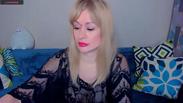 EllenMoore online show from 04/24/26, 03:09