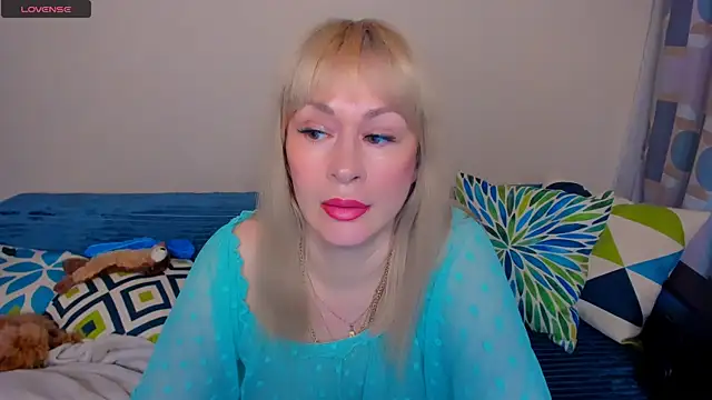 Snapshot of EllenMoore chatting on 06/01/26, 03:08 EllenMoore online show from 06/01/26, 03:08