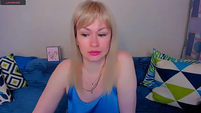 Snapshot of EllenMoore chatting on 06/12/26, 03:05 EllenMoore online show from 06/12/26, 03:05