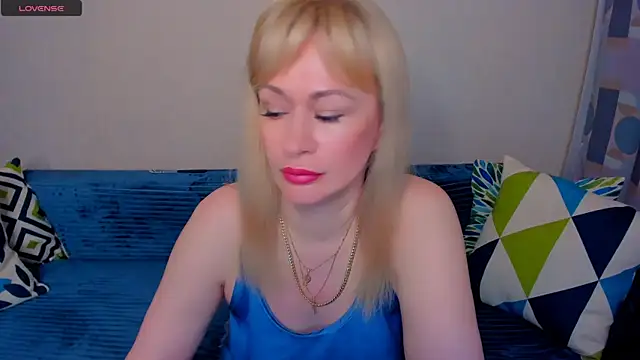 Snapshot of EllenMoore chatting on 06/30/26, 03:07 EllenMoore online show from 06/30/26, 03:07