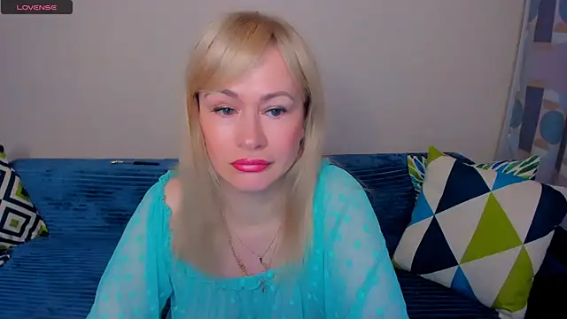 Snapshot of EllenMoore chatting on 07/02/26, 03:23 EllenMoore online show from 07/02/26, 03:23