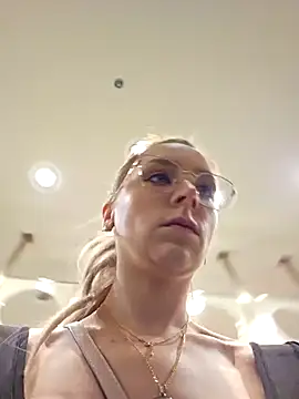 Snapshot of LilyOrion chatting on 12/03/24, 08:50 LilyOrion online show from 12/03/24, 08:50