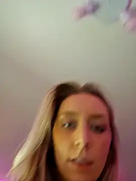 Snapshot of LilyOrion chatting on 12/04/24, 03:04 LilyOrion online show from 12/04/24, 03:04