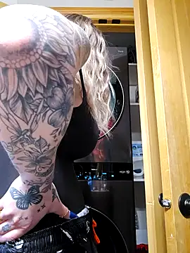 Snapshot of LilyOrion chatting on 02/06/25, 07:18 LilyOrion online show from 02/06/25, 07:18