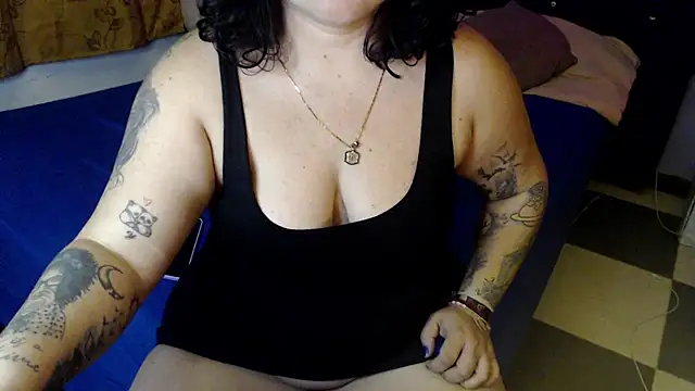 Snapshot of ANGELIQUE_KLANE chatting on 10/15/25, 02:06 ANGELIQUE KLANE online show from 10/15/25, 02:06