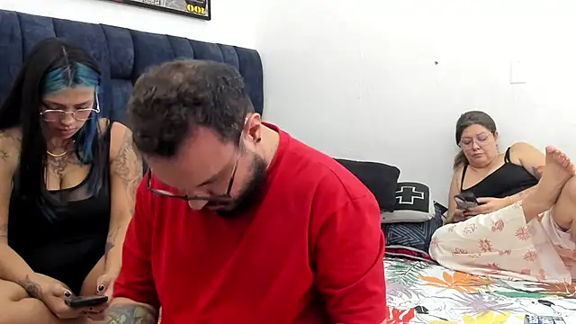 Snapshot of sgmr chatting on 10/25/25, 02:35 sgmr online show from 10/25/25, 02:35