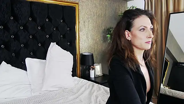 LisaCroft online show from 02/11/25, 09:31