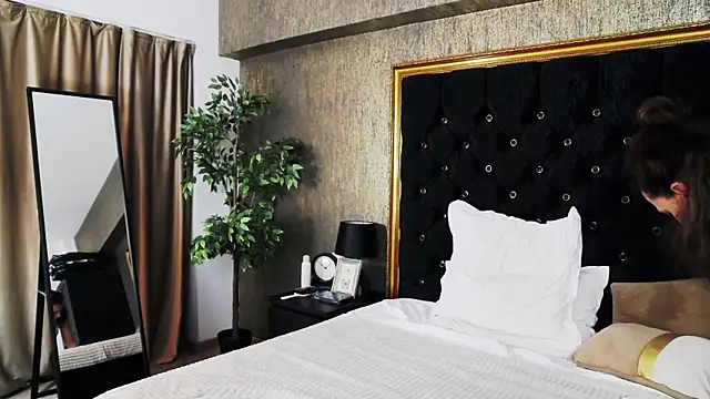 LisaCroft online show from 02/27/25, 06:42