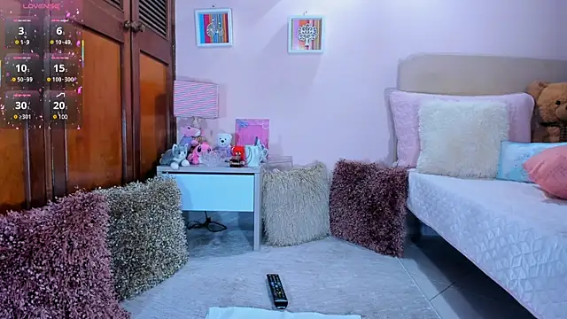 Snapshot of AbrilRussell chatting on 03/16/25, 09:47 AbrilRussell online show from 03/16/25, 09:47