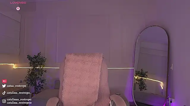 Snapshot of CATALINA_RESTREPO chatting on 12/14/25, 01:11 CATALINA RESTREPO online show from 12/14/25, 01:11