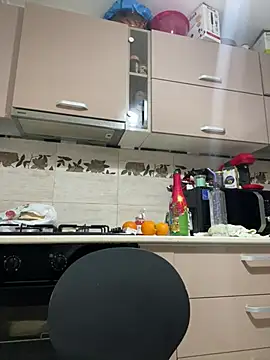 Snapshot of Almmaxxxx chatting on 12/10/24, 06:33 Almmaxxxx online show from 12/10/24, 06:33