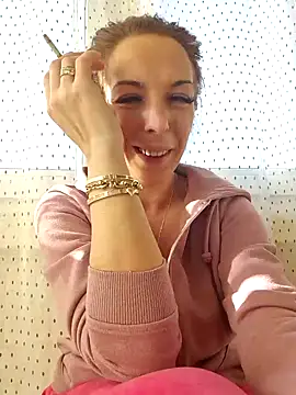 Snapshot of Almmaxxxx chatting on 01/08/25, 08:27 Almmaxxxx online show from 01/08/25, 08:27