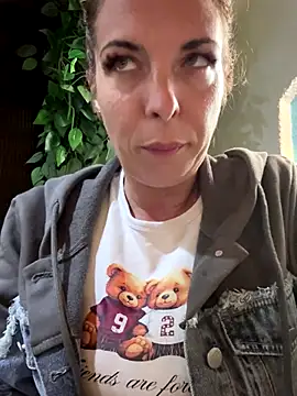 Snapshot of Almmaxxxx chatting on 09/17/25, 05:25 Almmaxxxx online show from 09/17/25, 05:25