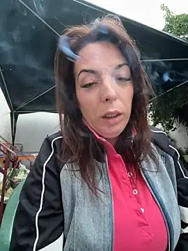 Snapshot of Almmaxxxx chatting on 09/20/25, 04:02 Almmaxxxx online show from 09/20/25, 04:02