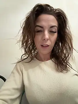 Snapshot of Almmaxxxx chatting on 10/05/25, 04:00 Almmaxxxx online show from 10/05/25, 04:00