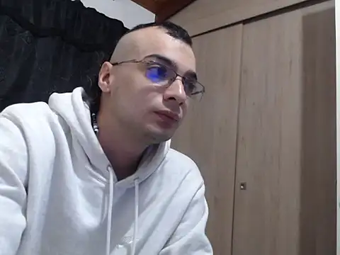 Snapshot of xZABLEYERx chatting on 11/19/25, 12:21 xZABLEYERx online show from 11/19/25, 12:21