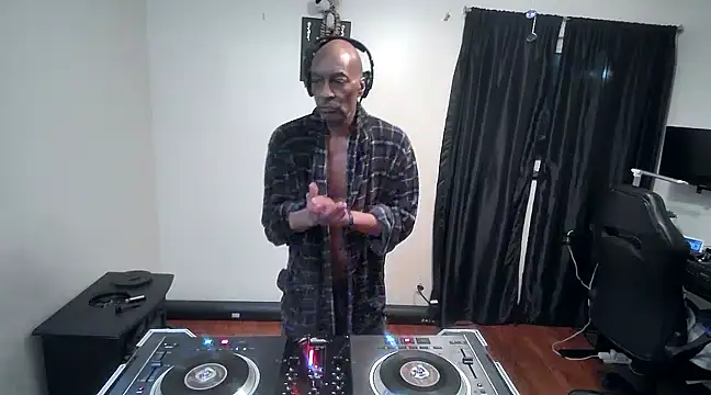 longdick4you8686 online show from 01/07/25, 12:13