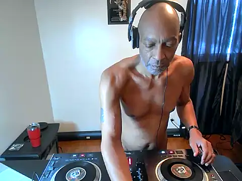 longdick4you8686 online show from 01/23/25, 09:07