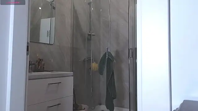 Sellena love online show from 10/28/25, 01:31