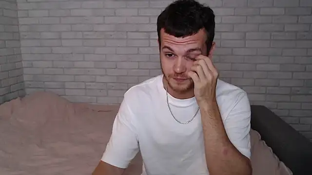 Snapshot of Alexxx_horny chatting on 09/21/25, 02:40 Alexxx horny online show from 09/21/25, 02:40