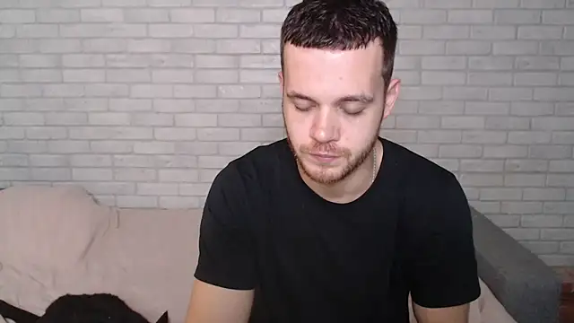 Snapshot of Alexxx_horny chatting on 10/25/25, 08:00 Alexxx horny online show from 10/25/25, 08:00