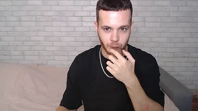 Snapshot of Alexxx_horny chatting on 10/27/25, 04:00 Alexxx horny online show from 10/27/25, 04:00