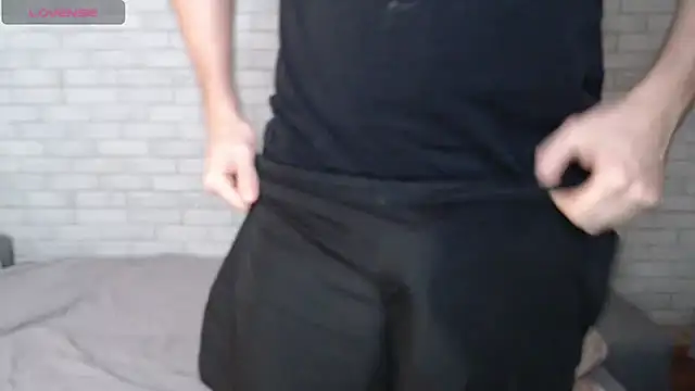 Snapshot of Alexxx_horny chatting on 11/28/25, 05:04 Alexxx horny online show from 11/28/25, 05:04