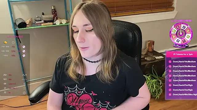 luluvaladon online show from 01/15/25, 04:25