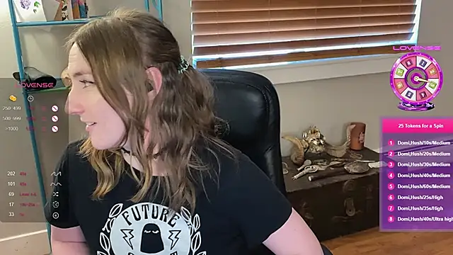 luluvaladon online show from 02/22/25, 11:57