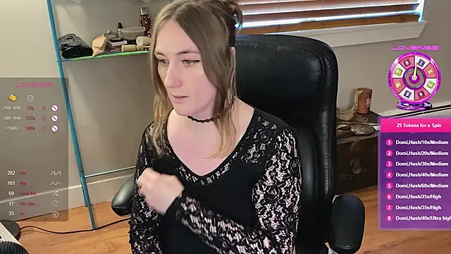 luluvaladon online show from 02/26/25, 01:11