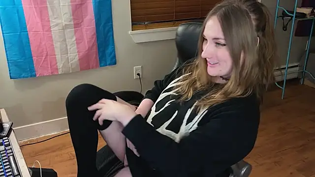 luluvaladon online show from 09/28/25, 04:29