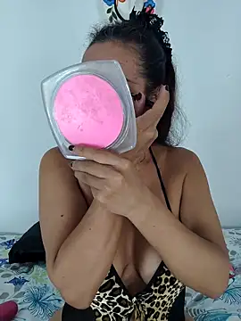 YOURSDEBORA online show from 10/28/25, 06:43