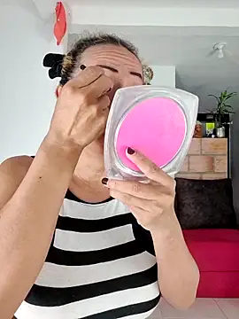 YOURSDEBORA online show from 11/25/25, 07:36