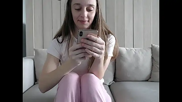 ShySchoolGirl online show from 03/05/25, 09:16