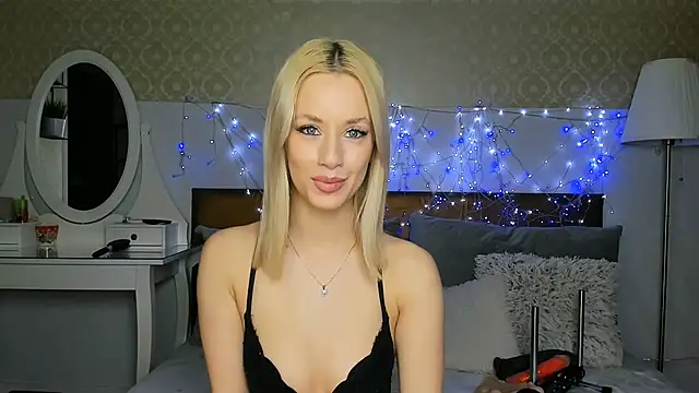 MiaBeeXX online show from 04/15/26, 02:24