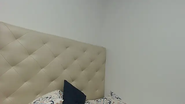 Snapshot of camilahot23 chatting on 07/18/26, 11:52 camilahot23 online show from 07/18/26, 11:52
