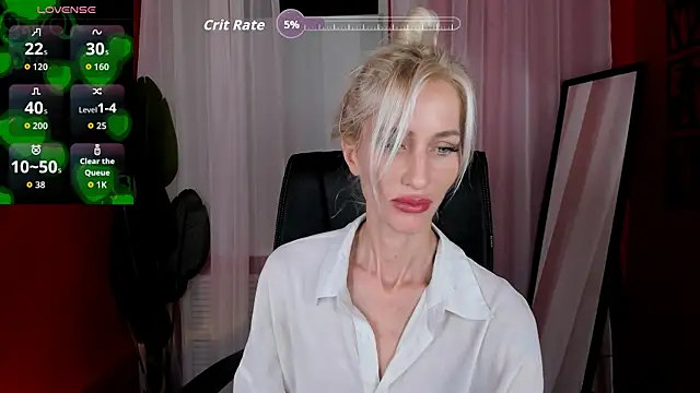 Snapshot of CindySw chatting on 10/06/25, 10:12 CindySw online show from 10/06/25, 10:12