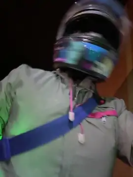 Snapshot of vaneelee chatting on 11/16/25, 03:01 vaneelee online show from 11/16/25, 03:01