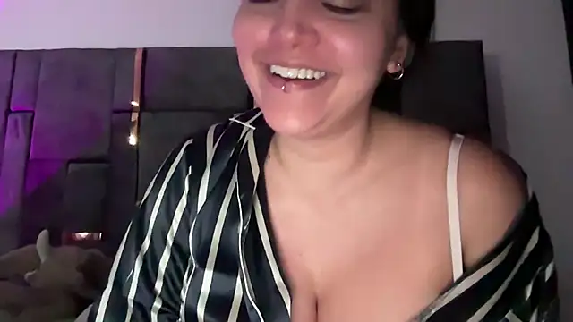 Snapshot of MarcellaGriffin chatting on 03/23/25, 05:10 MarcellaGriffin online show from 03/23/25, 05:10