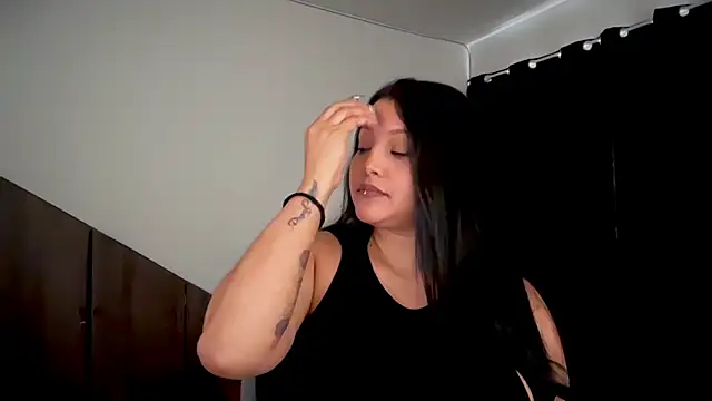 Snapshot of MarcellaGriffin chatting on 10/27/25, 06:56 MarcellaGriffin online show from 10/27/25, 06:56