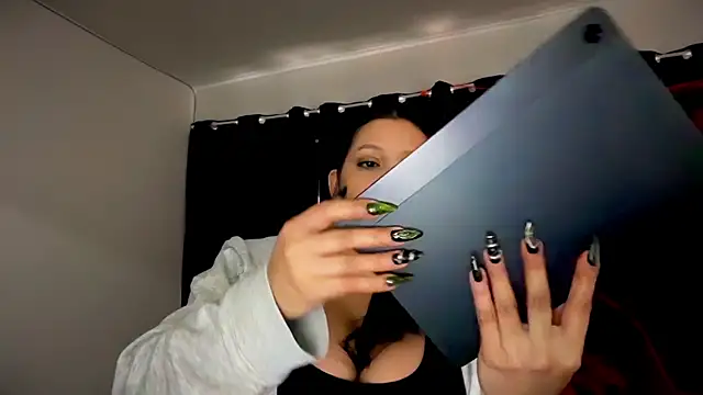 Snapshot of MarcellaGriffin chatting on 11/06/25, 09:15 MarcellaGriffin online show from 11/06/25, 09:15