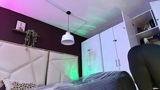 Snapshot of Inndrahot chatting on 11/02/25, 04:15 Inndrahot online show from 11/02/25, 04:15