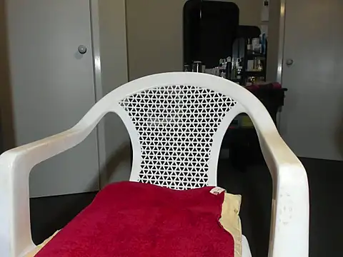 Angelchezcka online show from 11/17/25, 12:11