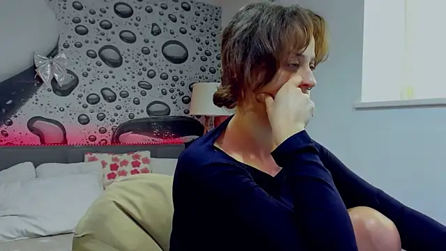 AlmaFancy online show from 04/24/26, 05:32