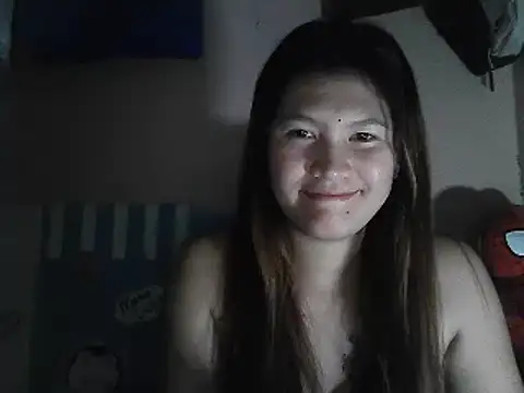 Snapshot of leamorena chatting on 12/17/25, 04:24 leamorena online show from 12/17/25, 04:24