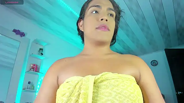 Snapshot of briitany_hot chatting on 12/13/24, 11:50 briitany hot online show from 12/13/24, 11:50