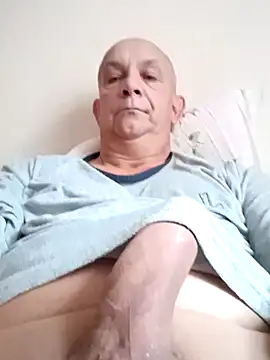 Snapshot of bigcock_marusz chatting on 10/17/25, 06:38 bigcock marusz online show from 10/17/25, 06:38